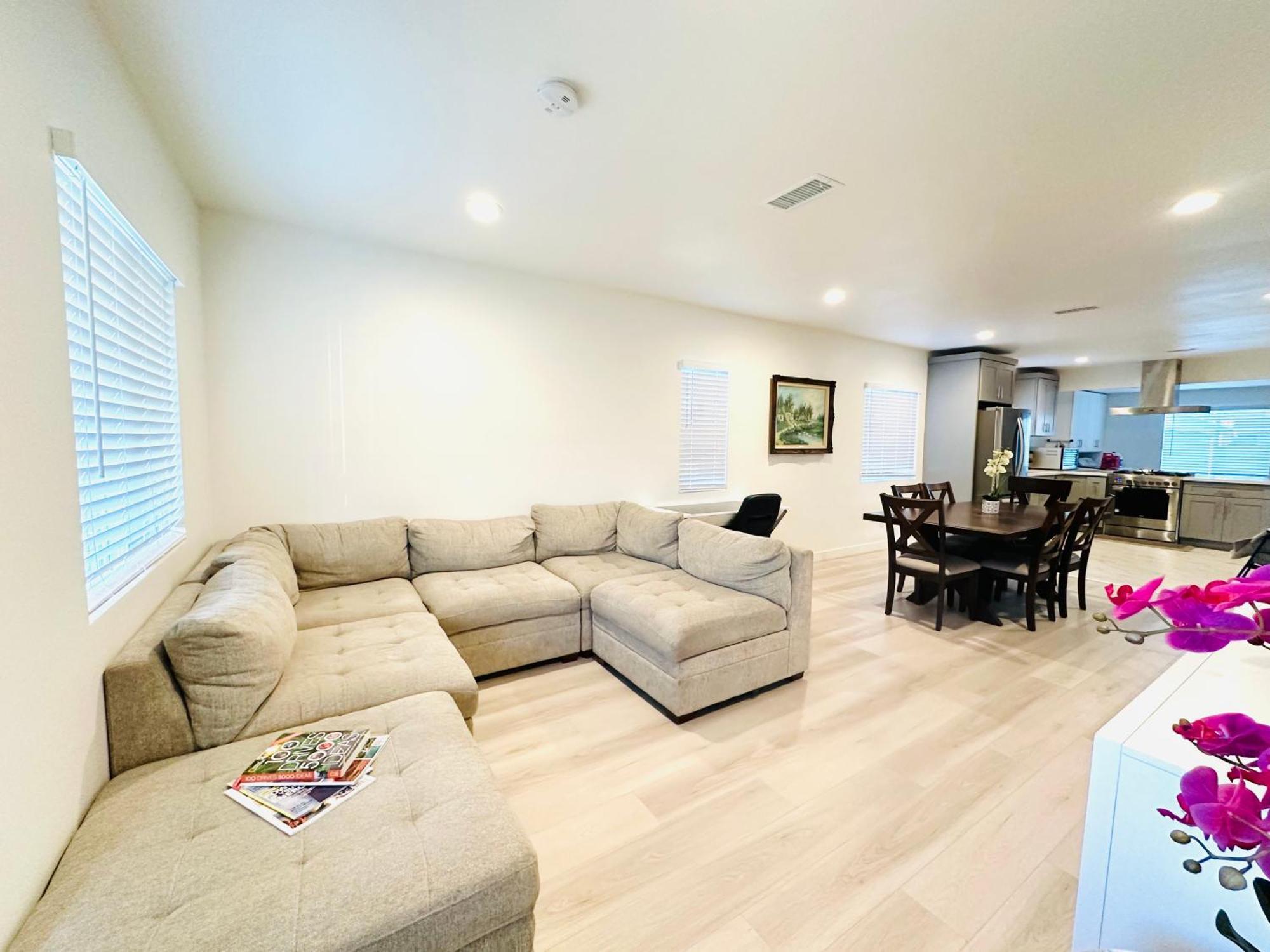 New Spacious House In Anaheim Near Disneyland-Knott In Without Backyard In The Same Lot Of 3 Separate Properties Exterior foto